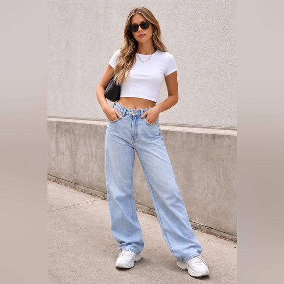 Hollister Denim - Hollister Ultra High-Rise Baggy Jeans
Size W25R  Color Light Wash Denim